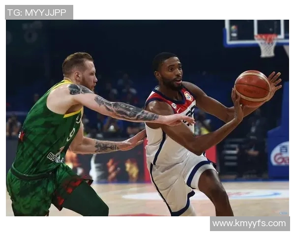 球场巨星对决 足球与篮球的巅峰之战 谁是最强运动员的王者