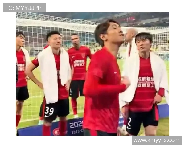 足球队管理混乱引发球星愤怒情绪爆发现场高清图曝光